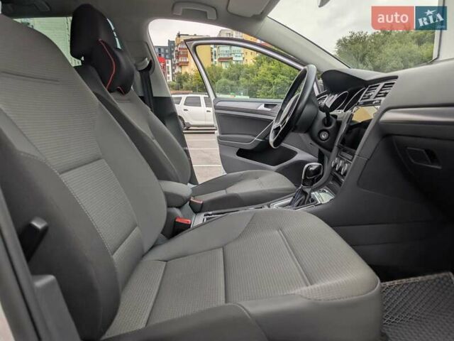 Серый Фольксваген e-Golf, объемом двигателя 0 л и пробегом 29 тыс. км за 14800 $, фото 44 на Automoto.ua