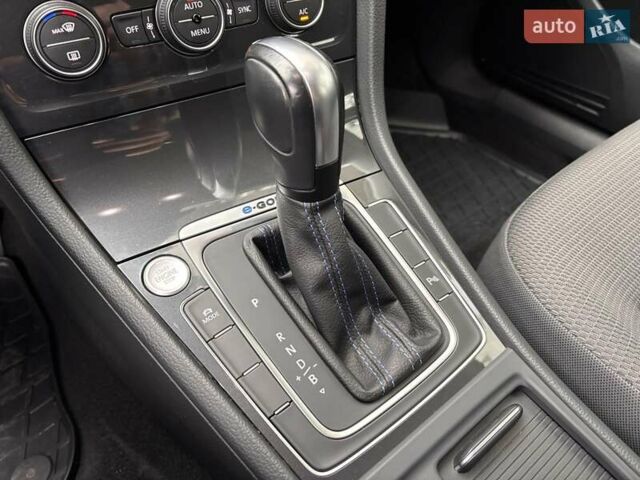 Серый Фольксваген e-Golf, объемом двигателя 0 л и пробегом 60 тыс. км за 16900 $, фото 22 на Automoto.ua