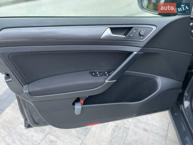 Серый Фольксваген e-Golf, объемом двигателя 0 л и пробегом 91 тыс. км за 13500 $, фото 20 на Automoto.ua