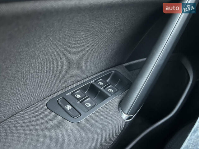 Серый Фольксваген e-Golf, объемом двигателя 0 л и пробегом 69 тыс. км за 12950 $, фото 18 на Automoto.ua