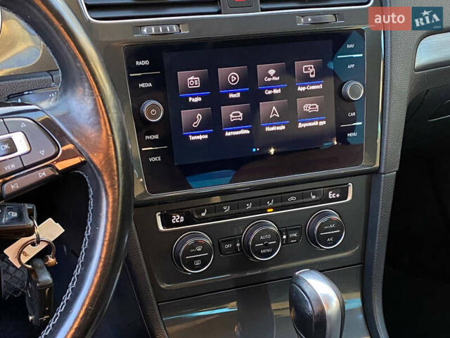 Серый Фольксваген e-Golf, объемом двигателя 0 л и пробегом 157 тыс. км за 12499 $, фото 57 на Automoto.ua