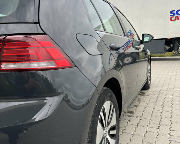 Серый Фольксваген e-Golf, объемом двигателя 0 л и пробегом 45 тыс. км за 14800 $, фото 20 на Automoto.ua