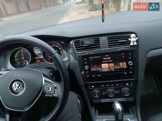 Серый Фольксваген e-Golf, объемом двигателя 0 л и пробегом 40 тыс. км за 15800 $, фото 8 на Automoto.ua