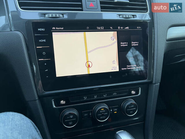 Серый Фольксваген e-Golf, объемом двигателя 0 л и пробегом 69 тыс. км за 12950 $, фото 24 на Automoto.ua