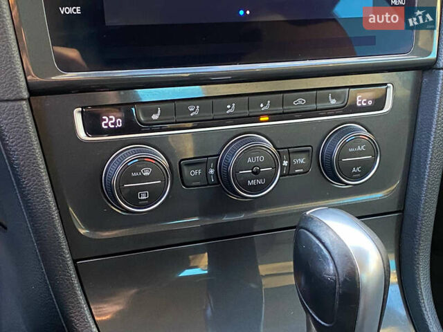 Серый Фольксваген e-Golf, объемом двигателя 0 л и пробегом 157 тыс. км за 12499 $, фото 56 на Automoto.ua