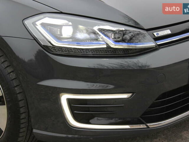 Серый Фольксваген e-Golf, объемом двигателя 0 л и пробегом 65 тыс. км за 13999 $, фото 12 на Automoto.ua