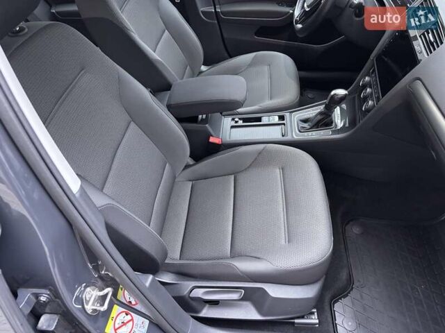 Серый Фольксваген e-Golf, объемом двигателя 0 л и пробегом 60 тыс. км за 16900 $, фото 54 на Automoto.ua