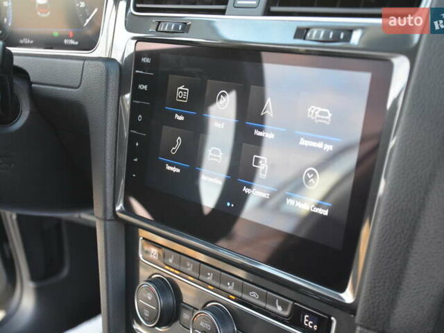 Серый Фольксваген e-Golf, объемом двигателя 0 л и пробегом 91 тыс. км за 13250 $, фото 63 на Automoto.ua