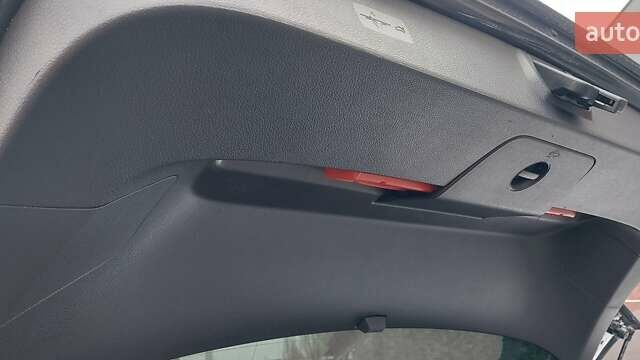 Серый Фольксваген e-Golf, объемом двигателя 0 л и пробегом 95 тыс. км за 14500 $, фото 20 на Automoto.ua