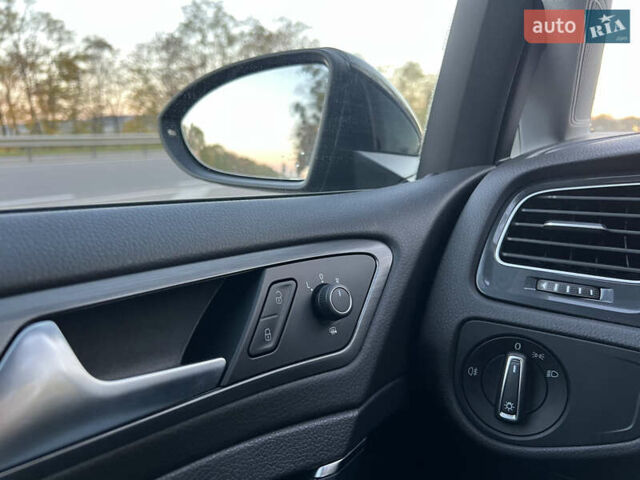 Серый Фольксваген e-Golf, объемом двигателя 0 л и пробегом 69 тыс. км за 12950 $, фото 19 на Automoto.ua