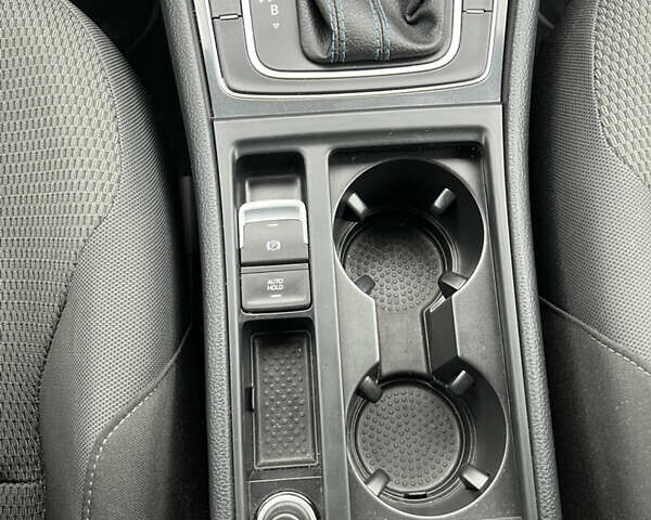 Серый Фольксваген e-Golf, объемом двигателя 0 л и пробегом 45 тыс. км за 14800 $, фото 31 на Automoto.ua