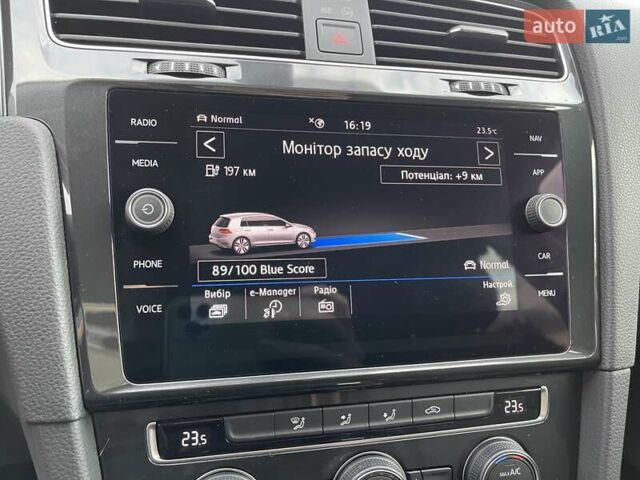 Серый Фольксваген e-Golf, объемом двигателя 0 л и пробегом 103 тыс. км за 13300 $, фото 23 на Automoto.ua