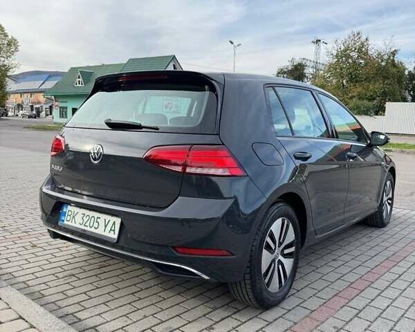 Серый Фольксваген e-Golf, объемом двигателя 0 л и пробегом 89 тыс. км за 13450 $, фото 1 на Automoto.ua