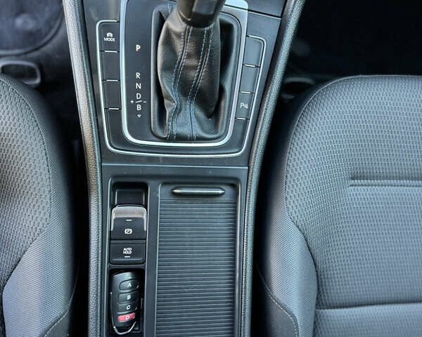 Серый Фольксваген e-Golf, объемом двигателя 0 л и пробегом 77 тыс. км за 13500 $, фото 14 на Automoto.ua