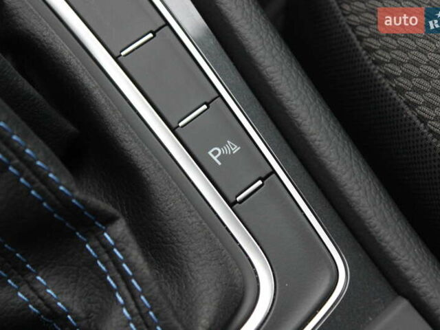 Серый Фольксваген e-Golf, объемом двигателя 0 л и пробегом 65 тыс. км за 13999 $, фото 34 на Automoto.ua