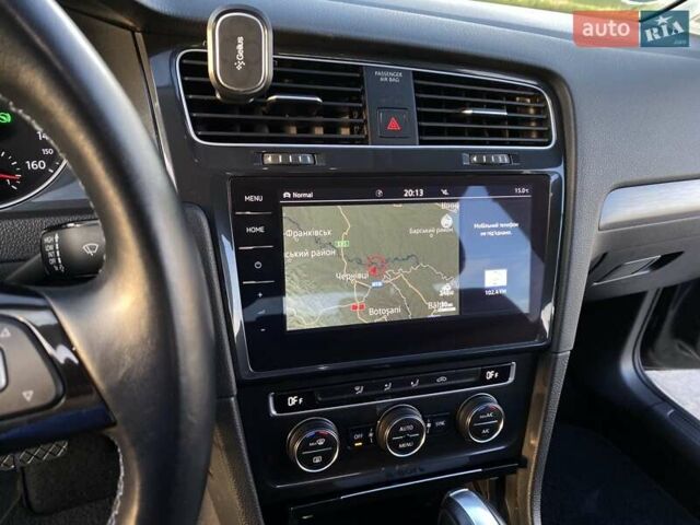 Серый Фольксваген e-Golf, объемом двигателя 0 л и пробегом 48 тыс. км за 14617 $, фото 20 на Automoto.ua