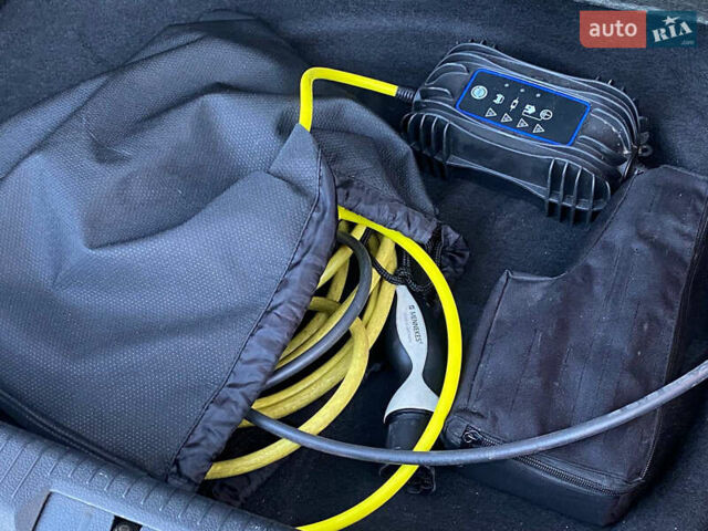 Серый Фольксваген e-Golf, объемом двигателя 0 л и пробегом 157 тыс. км за 12499 $, фото 72 на Automoto.ua