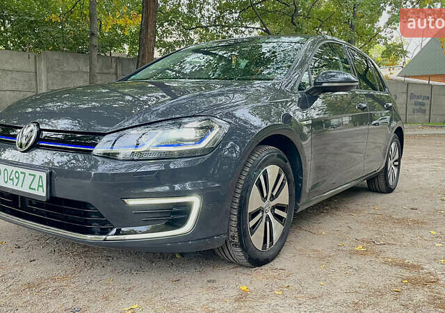 Серый Фольксваген e-Golf, объемом двигателя 0 л и пробегом 59 тыс. км за 15400 $, фото 5 на Automoto.ua