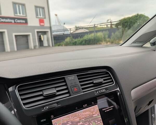 Серый Фольксваген e-Golf, объемом двигателя 0 л и пробегом 29 тыс. км за 14800 $, фото 55 на Automoto.ua