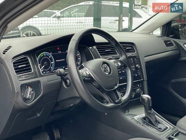 Серый Фольксваген e-Golf, объемом двигателя 0 л и пробегом 108 тыс. км за 13499 $, фото 23 на Automoto.ua