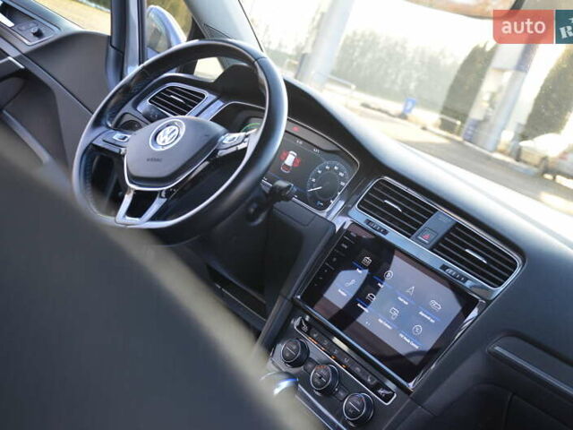 Серый Фольксваген e-Golf, объемом двигателя 0 л и пробегом 91 тыс. км за 13250 $, фото 56 на Automoto.ua