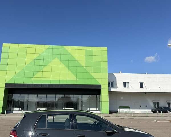 Серый Фольксваген e-Golf, объемом двигателя 0 л и пробегом 34 тыс. км за 16900 $, фото 2 на Automoto.ua