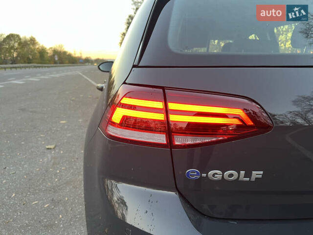Серый Фольксваген e-Golf, объемом двигателя 0 л и пробегом 69 тыс. км за 12950 $, фото 40 на Automoto.ua