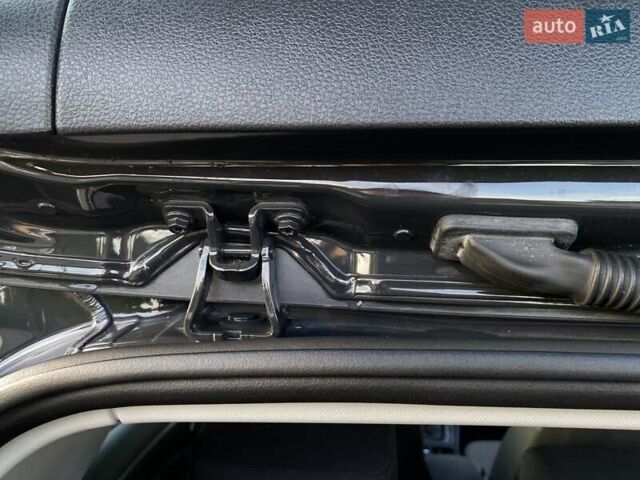 Серый Фольксваген e-Golf, объемом двигателя 0 л и пробегом 48 тыс. км за 14617 $, фото 31 на Automoto.ua