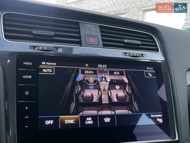 Серый Фольксваген e-Golf, объемом двигателя 0 л и пробегом 62 тыс. км за 14300 $, фото 51 на Automoto.ua