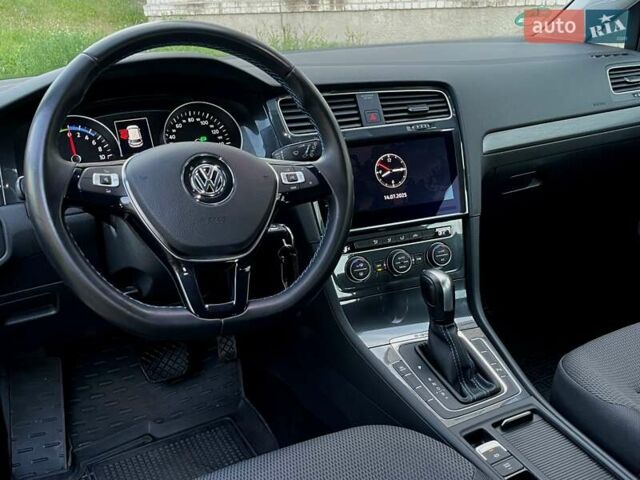 Серый Фольксваген e-Golf, объемом двигателя 0 л и пробегом 62 тыс. км за 14300 $, фото 22 на Automoto.ua