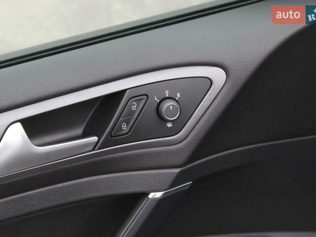 Серый Фольксваген e-Golf, объемом двигателя 0 л и пробегом 65 тыс. км за 13999 $, фото 18 на Automoto.ua