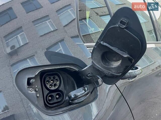 Серый Фольксваген e-Golf, объемом двигателя 0 л и пробегом 62 тыс. км за 14300 $, фото 21 на Automoto.ua