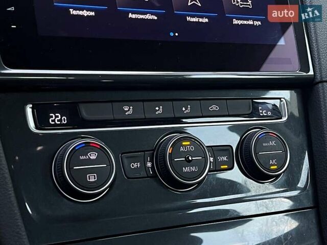 Серый Фольксваген e-Golf, объемом двигателя 0 л и пробегом 62 тыс. км за 14300 $, фото 46 на Automoto.ua
