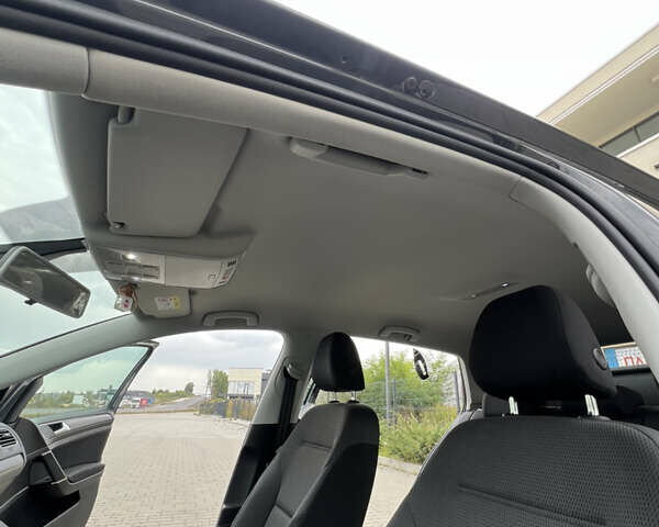 Серый Фольксваген e-Golf, объемом двигателя 0 л и пробегом 45 тыс. км за 14800 $, фото 42 на Automoto.ua