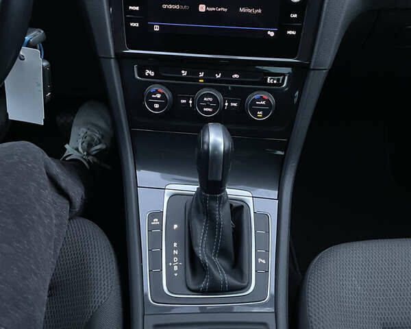 Серый Фольксваген e-Golf, объемом двигателя 0 л и пробегом 91 тыс. км за 13500 $, фото 26 на Automoto.ua