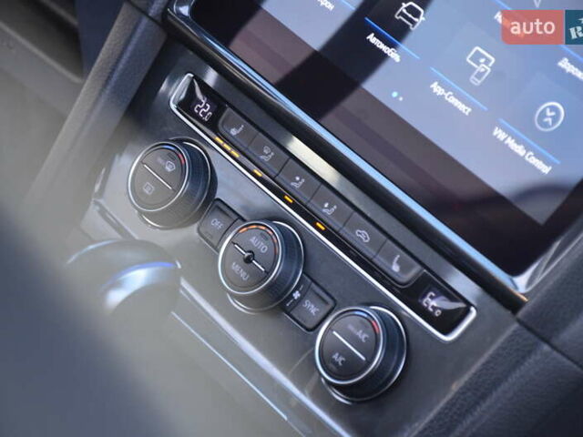 Серый Фольксваген e-Golf, объемом двигателя 0 л и пробегом 91 тыс. км за 13250 $, фото 59 на Automoto.ua