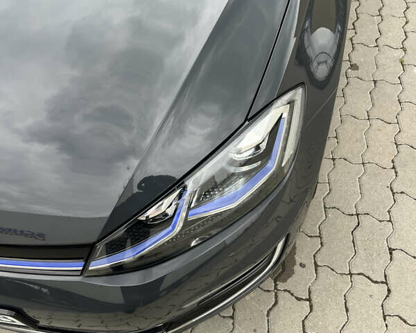 Серый Фольксваген e-Golf, объемом двигателя 0 л и пробегом 45 тыс. км за 14800 $, фото 25 на Automoto.ua