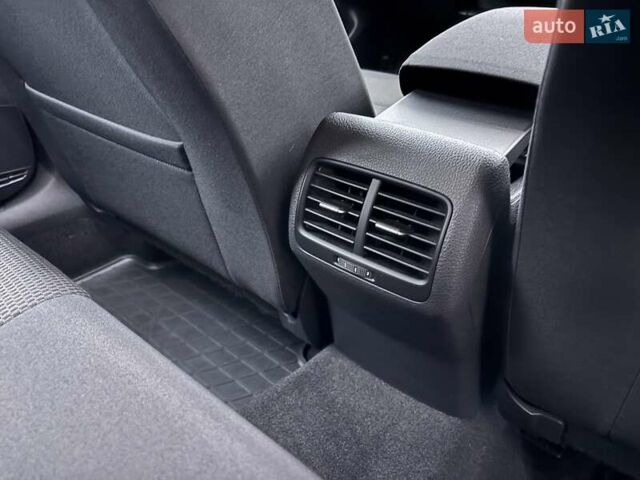 Серый Фольксваген e-Golf, объемом двигателя 0 л и пробегом 60 тыс. км за 16900 $, фото 62 на Automoto.ua