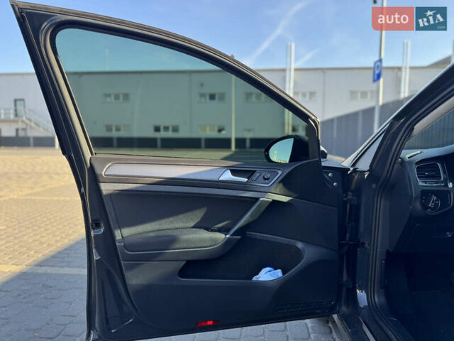 Серый Фольксваген e-Golf, объемом двигателя 0 л и пробегом 77 тыс. км за 13500 $, фото 12 на Automoto.ua