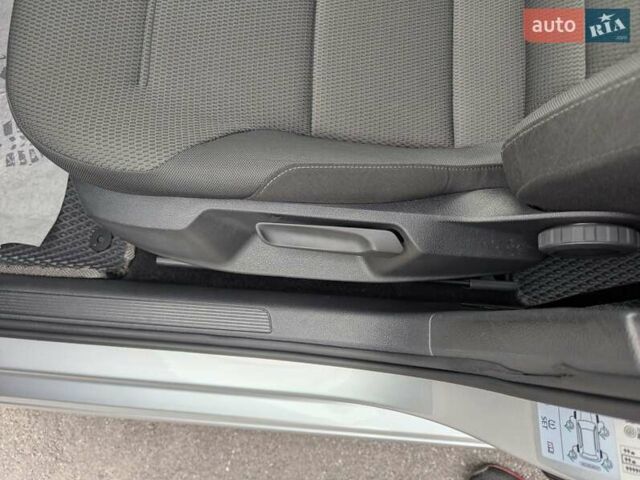 Серый Фольксваген e-Golf, объемом двигателя 0 л и пробегом 29 тыс. км за 14800 $, фото 19 на Automoto.ua