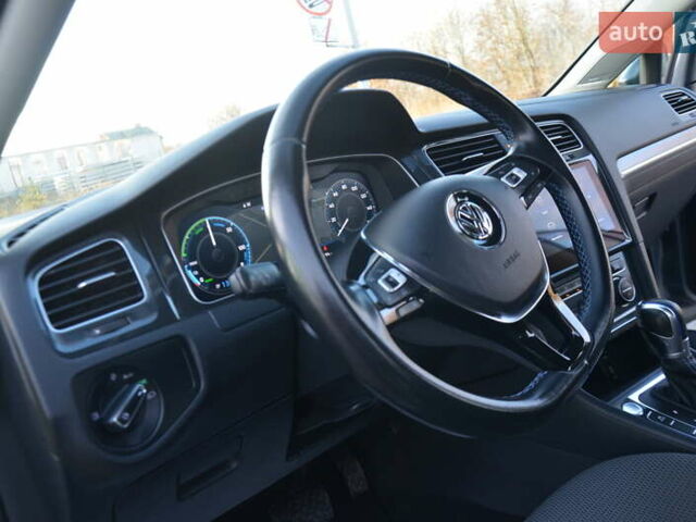 Серый Фольксваген e-Golf, объемом двигателя 0 л и пробегом 91 тыс. км за 13250 $, фото 35 на Automoto.ua