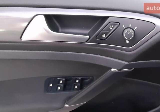 Серый Фольксваген e-Golf, объемом двигателя 0 л и пробегом 140 тыс. км за 12300 $, фото 13 на Automoto.ua