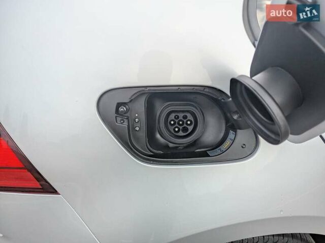 Серый Фольксваген e-Golf, объемом двигателя 0 л и пробегом 29 тыс. км за 14800 $, фото 56 на Automoto.ua