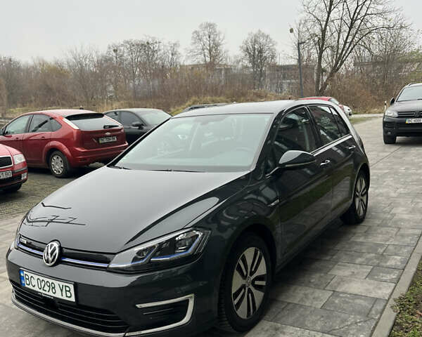 Серый Фольксваген e-Golf, объемом двигателя 0 л и пробегом 49 тыс. км за 14700 $, фото 1 на Automoto.ua