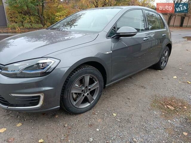 Серый Фольксваген e-Golf, объемом двигателя 0 л и пробегом 40 тыс. км за 15800 $, фото 14 на Automoto.ua