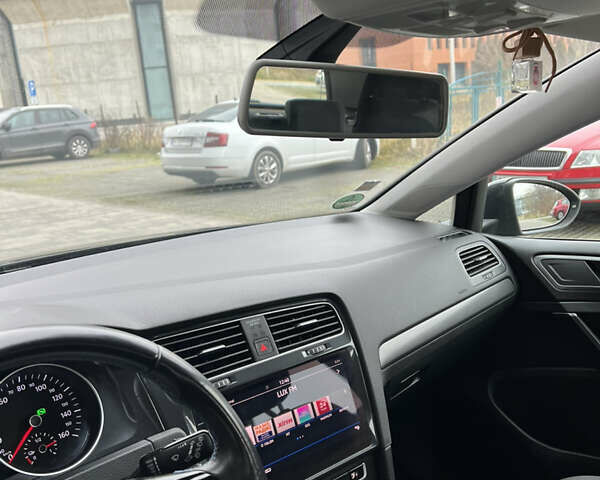 Серый Фольксваген e-Golf, объемом двигателя 0 л и пробегом 49 тыс. км за 14700 $, фото 28 на Automoto.ua