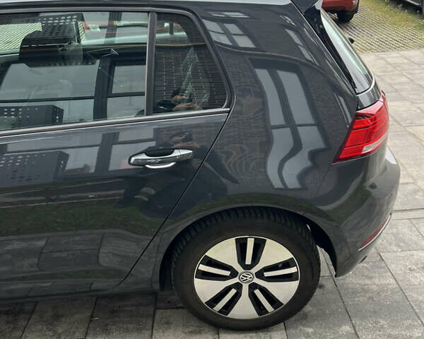 Серый Фольксваген e-Golf, объемом двигателя 0 л и пробегом 49 тыс. км за 14700 $, фото 7 на Automoto.ua