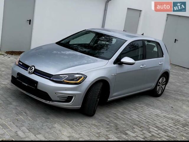Серый Фольксваген e-Golf, объемом двигателя 0 л и пробегом 58 тыс. км за 14000 $, фото 2 на Automoto.ua