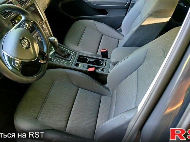 Серый Фольксваген e-Golf, объемом двигателя 0 л и пробегом 29 тыс. км за 16850 $, фото 4 на Automoto.ua