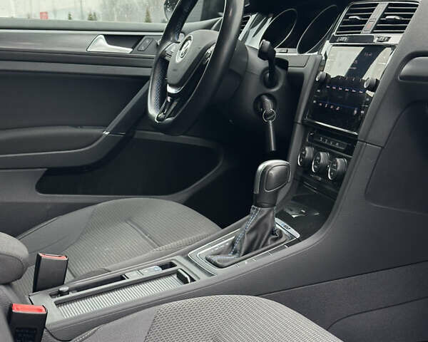 Серый Фольксваген e-Golf, объемом двигателя 0 л и пробегом 115 тыс. км за 14200 $, фото 14 на Automoto.ua